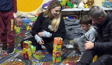 Angelina Jolie a făcut o vizită surpriză la spitale din Herson, în sudul Ucrainei