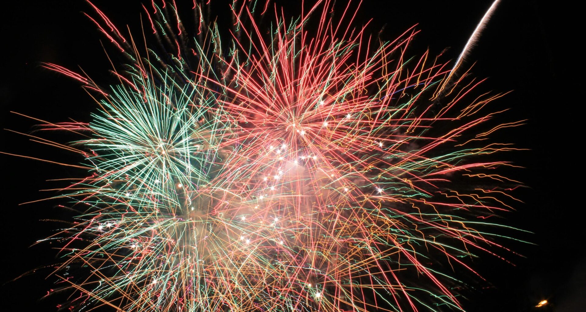 Artificiile și petardele, interzise în București, inclusiv la evenimentele private. Este propusă o singură excepție