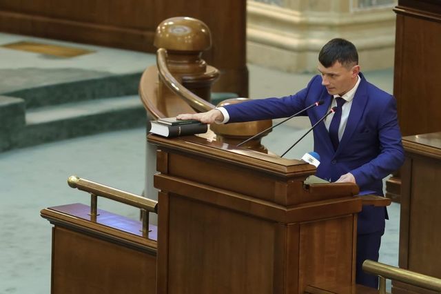 Senatorul Paul Ciprian Pintea, care a intrat în Parlament pe listele POT, prins din nou conducând fără permis