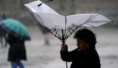 Ploi abundente, ninsori și vânt puternic în întreaga țară