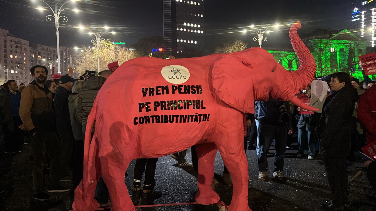 Protest anunțat pentru vineri seara, în Piața Victoriei