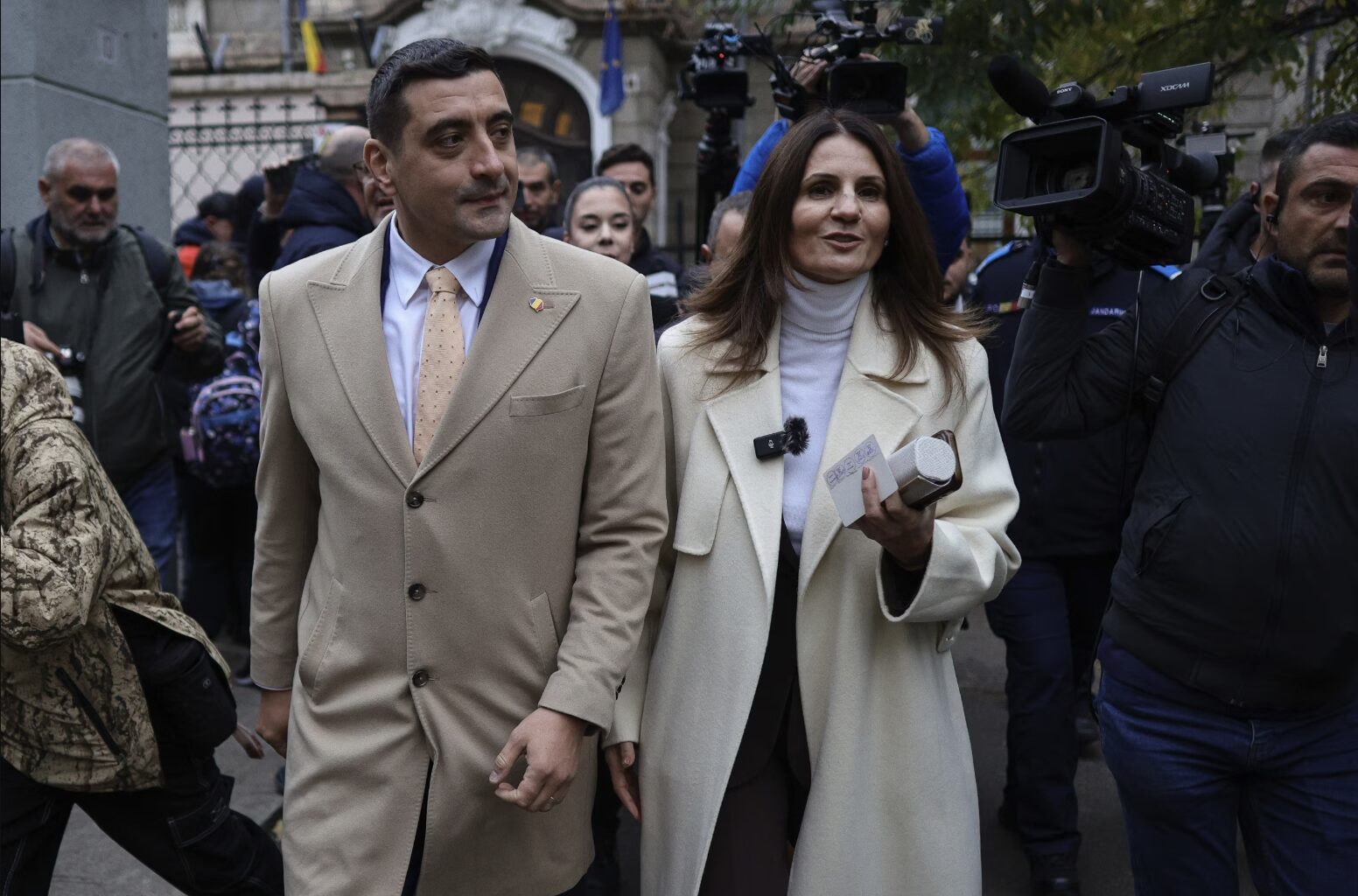 AUR pentru Realitatea: George Simion a dat un milion de euro pentru o zi de promovare și aproape jumătate pentru o emisiune cu Anca Alexandrescu, dar fără el