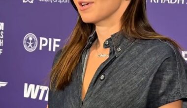 Moment de gală la WTA Finals. FOTO: Simona Halep, alături de Aryna Sabalenka la premierea numărului 1 mondial: „O onoare!”