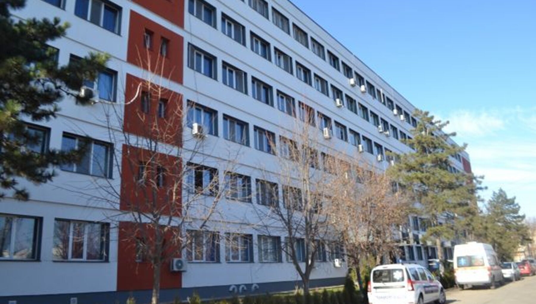 Urla într-un hal fără de hal, femeile tremurau! Un pacient a bătut trei asistente și un brancardier, la spital