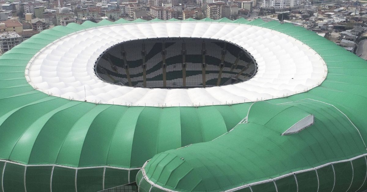 „Capcana” turcilor pentru români. De ce Turcia nu vrea ca barajul cu „tricolorii” să se dispute la Istanbul » Am putea juca pe ciudatul „stadion-crocodil”