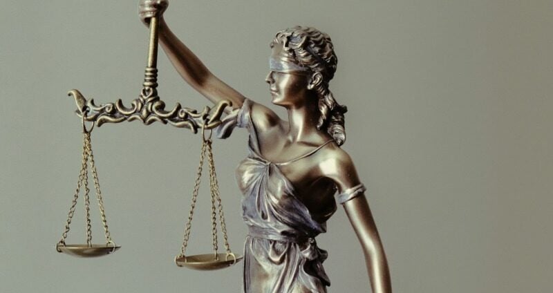 judecator, justitie, judecata, balanta, dreptate, lege, instanta