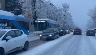 Sunt necesare anvelopele de iarnă în mai multe zone din țară, anunță Poliția
