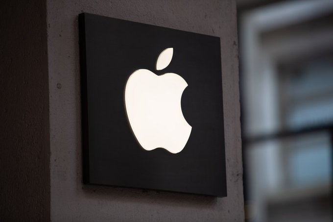 Apple vrea să refacă Siri cu ajutorul Google. Compania va plăti 1 miliard de dolari anual pentru modelul AI Gemini 