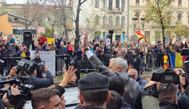 "În spatele păduchilor au apărut șobolanii politicii românești, cei care se înghesuie să conducă țara"