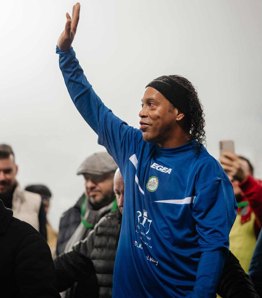 Fotograf român, lăsat fără cuvinte de oamenii lui Ronaldinho » Cerința care i-a provocat indignare: „Pentru mine înseamnă traiul pe jumătate de lună!”