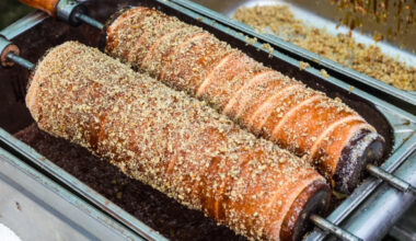 Unde găsești cel mai ieftin kurtos kalacs din România. În ce oraș se află Târgul de Crăciun cu cele mai mici prețuri