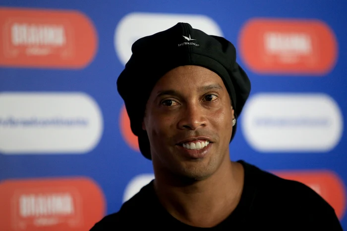 Ronaldinho scoate bani în prezent de pe urma trecutului