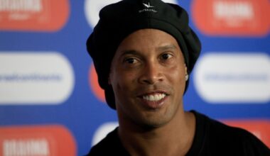 Ronaldinho s-a umplut de bani, după șușaneaua de la Iași. Brazilianul a încasat o avere ca să-i înfrunte pe Mitic, Stanca și pe Mihalache