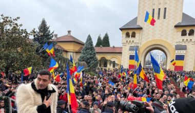 Patriotism sub semnul AUR. Adrian Papahagi: „Cum poți să justifici iubirea de țară lăudând principalii dușmani ai României?”