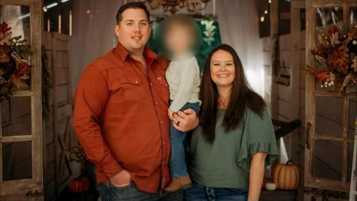 Copilul de 2 ani, găsit lângă părinţii săi morţi FOTO: X /@sims_laramie