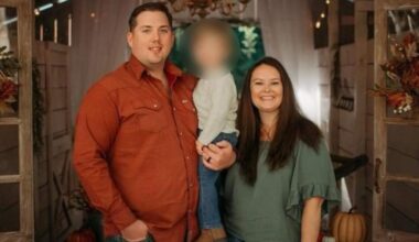 Un copil de doi ani, găsit lângă părinţii săi morți. „Încerca să se joace cu ei și nu înțelegea de ce nu se trezesc”