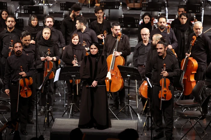 Paniz Faryousefi - prima femeie dirijor din Iran FOTO EPA-EFE