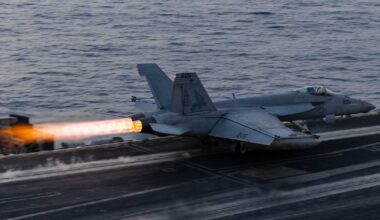 Cum se explică incidentele în care Marina SUA a pierdut trei avioane de luptă în confruntările cu rebelii houthi. Marinarii, la secunde distanță de un dezastru