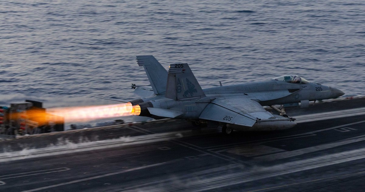 Cum se explică incidentele în care Marina SUA a pierdut trei avioane de luptă în confruntările cu rebelii houthi. Marinarii, la secunde distanță de un dezastru