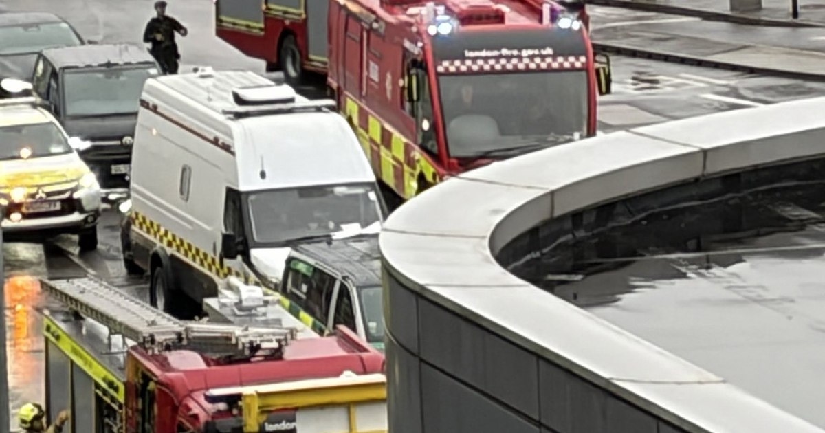 Haos la Aeroportul Heathrow după ce mai multe persoane au fost rănite într-un atac cu spray iritant. Poliția reține un suspect