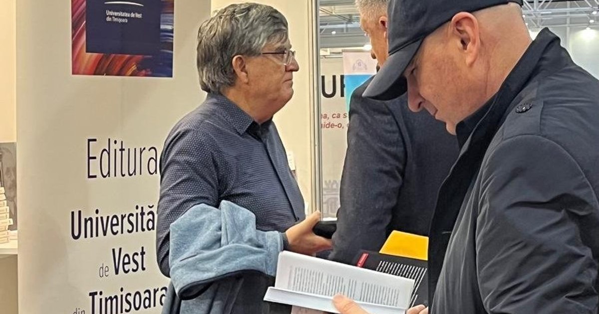 Ilie Bolojan a încercat să treacă neobservat la Târgul Gaudeamus. S-a echipat cum rar este văzut și a răsfoit câteva cărți: „A venit fără tam-tam”