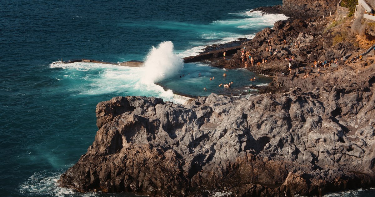 MAE confirmă că un român a murit în Tenerife după ce a fost luat de un val uriaș dintr-o piscină naturală. Ce se știe despre a doua victimă