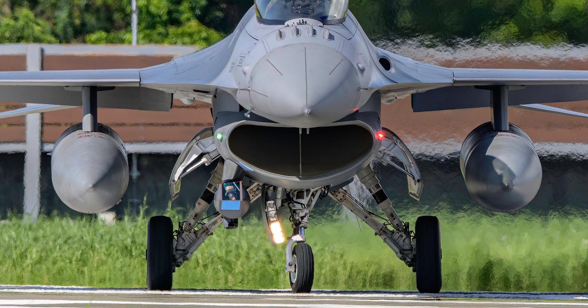 Ucraina poate depista acum mai ușor dronele Shahed? Avioanele F-16 ar fi echipate cu senzori speciali anti-dronă