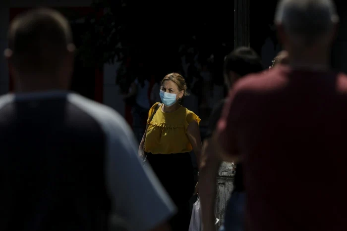 Măștile revin pe stradă din cauza infectărilor FOTO Inquam Photos