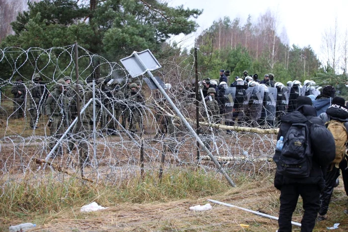 Soldați la granița Poloniei cu Belarus FOTO: AFP