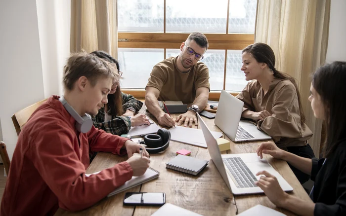 Tineri din Generația Z FOTO: Freepik 