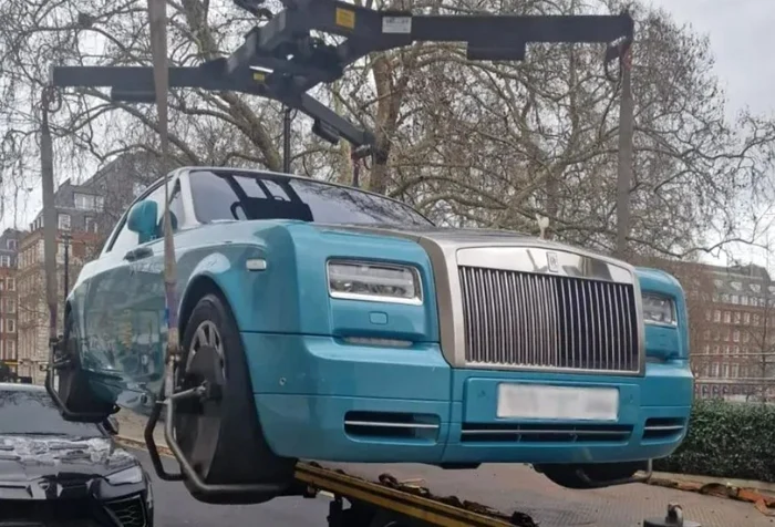 Rolls Royce-ul a fost mutat la câteva străzi distanță FOTO: Consiliul Local Westminster