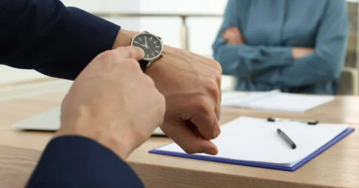 O femeie a fost concediată pentru că ajungea cu 40 de minute mai devreme la serviciu. A ignorat avertismentele angajatorului