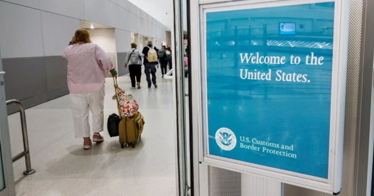 Turiștii care vor să viziteze SUA vor trebui să își prezinte activitatea de pe rețelele sociale din ultimii cinci ani