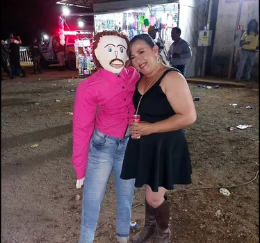 Meirivone Rocha Moraes, căsătorită cu o păpușă FOTO X  @keira_con 1