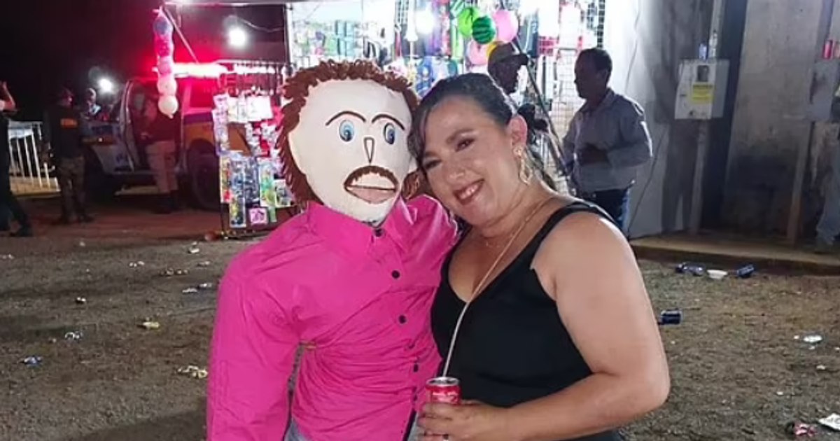 O femeie căsătorită cu o păpușă anunță că este însărcinată a patra oară: „Așteptăm un băiat!”