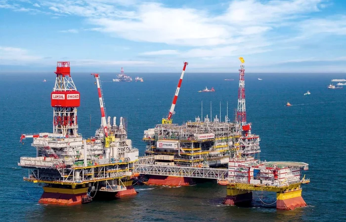 Platforma petrolieră Filanovski a Lukoil FOTO X / Tim White @TWMCLtd