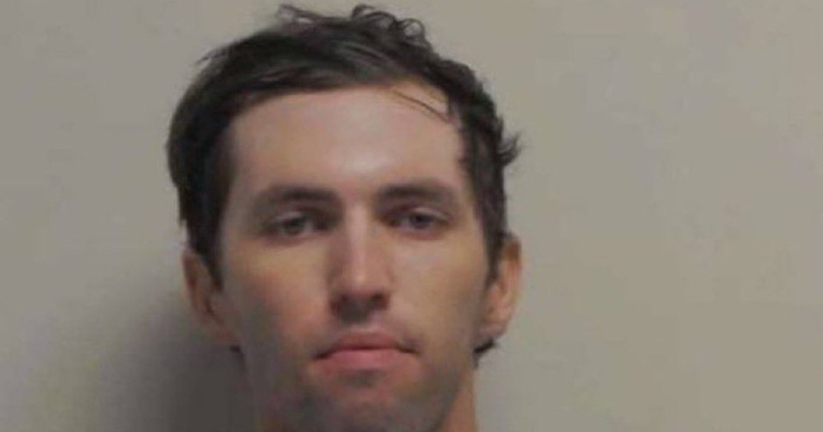 Tânărul acuzat de uciderea activistului Charlie Kirk, la prima apariție în instanță. Dispute privind accesul presei la proces