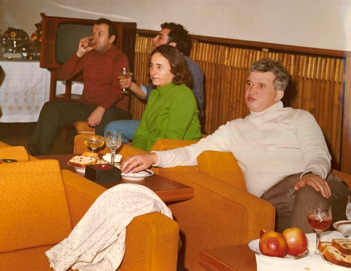 Cuplul Ceaușescu surprins într-un moment de viață privată, rar documentat.