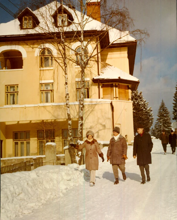 Ultimele zile ale regimului Ceaușescu au continuat sub semnul rutinei și al controlului.