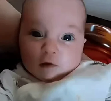 Fetița blondă cu ochi albaștri din China FoTO Douyin