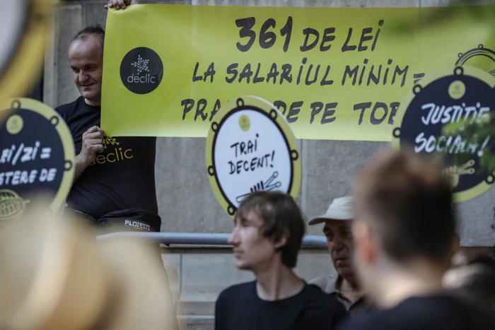 Protest pentru majorarea salariului minim pe economie. FOTO Inquam Photos / Octav Ganea