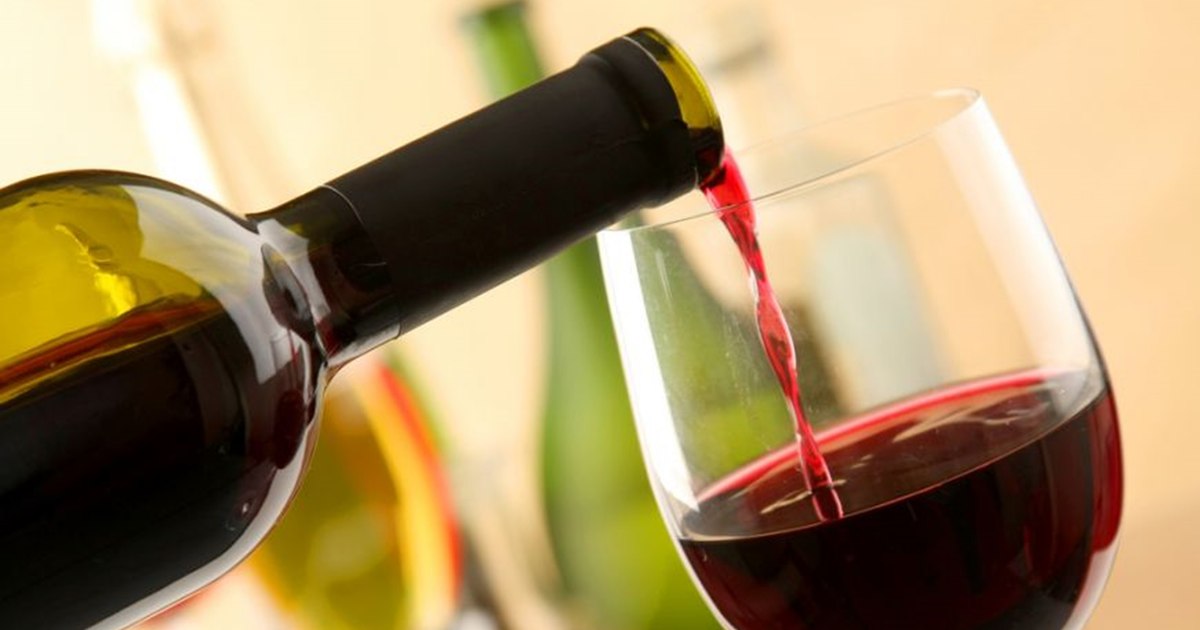 Câte pahare de vin beau oamenii care trăiesc până la 100 de ani. Secretul longevității din „Zonele Albastre”