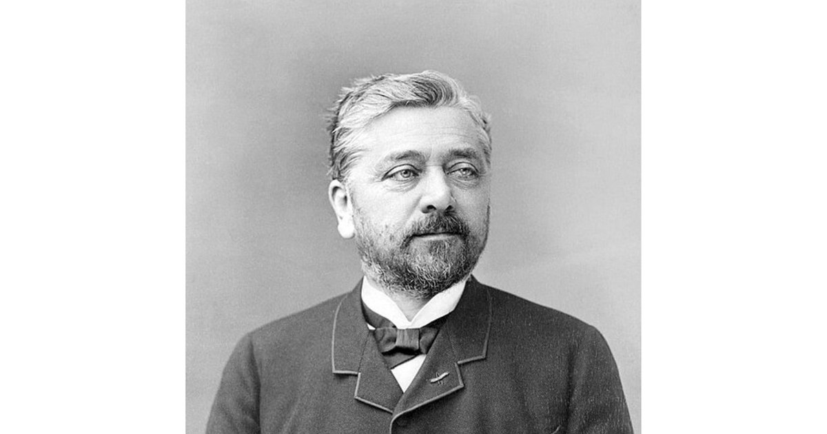 15 decembrie: Se naște arhitectul Gustave Eiffel, creatorul celebrului turn din Paris și al podului de la Ungheni, ambele purtându-i numele