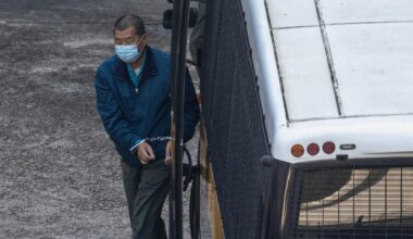 „Parodie de justiţie”. Un tribunal din Hong Kong l-a găsit pe fostul magnat al presei pro-democraţie Jimmy Lai vinovat de insurecție şi complot