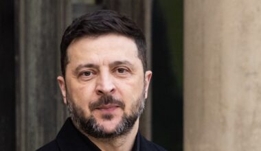 În timp ce Zelenski afirmă că nu ține de scaunul de președinte, majoritatea ucrainenilor resping alegeri cât timp durează războiul