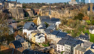 Țara europeană cu transport public gratuit, considerată a doua cea mai sigură destinație din lume pentru turiști. Cine conduce topul