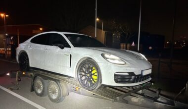 Un Porsche Panamera, confiscat după ce șoferul nu a putut plăti taxe de peste 21.000 de euro