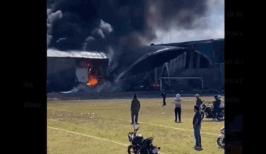 Momentul șocant în care un avion privat s-a prăbușit în Mexic. Toți cei zece pasageri de la bord, printre care și trei copii, au murit