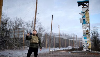 Trupele rusești încercuite în Kupiansk sunt aprovizionate cu steaguri, susțin ucrainenii. Moscova insistă că are controlul asupra orașului