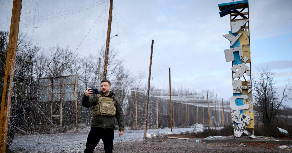 Trupele rusești încercuite în Kupiansk sunt aprovizionate cu steaguri, susțin ucrainenii. Moscova insistă că are controlul asupra orașului